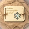Geldgeschenk Weihnachten Wunscherfüller – Holzkarte mit Gravur Schneeflocke – personalisierte Geschenkidee – Geldverpackung Weihnachten Holz - Bild 9