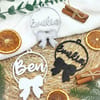 Christbaumkugel personalisiert – Weihnachtsanhänger mit Name & Schleife – individuelle Weihnachtsdeko aus hochwertigem 3D-Druck - Bild 3