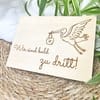 Schwangerschaftsverkündung Holzschild Storch – Wir sind bald zu dritt – Baby Ankündigung Familie – Geschenk aus Holz - Bild 1