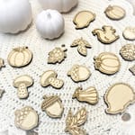 Streudeko Herbst aus Holz – 10 Motive – Igel, Kürbis, Eichhörnchen, Pilz, Eichel – Herbstdeko natur Lasergravur Tischdeko & Bastelmaterial
