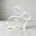 Osterdeko Hase Line Art – moderne Hasenfigur in Weiß, minimalistische Frühlingsdeko, Skandi/Boho Dekoobjekt, Tischdeko & Regaldeko