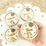 Weihnachtsbaumschmuck personalisiert mit Namen – Christbaumanhänger Holz – personalisierte Weihnachtsdeko mit Kindermotiv – Ansicht 1
