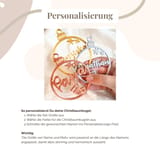 Personalisierte Christbaumkugel mit Namen – Motiv Stiefel & Sterne - 3D gedruckte Weihnachtsbaum Dekoration – Ansicht 3