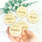 Christbaumkugel personalisiert - Mein erstes Weihnachten - Weihnachtsbaumanhänger aus Holz - Weihnachtsbaumschmuck - Weihnachtsbaumkugel – Ansicht 8
