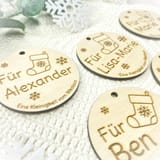 Nikolaus Geschenkanhänger personalisiert – Holzanhänger mit Name – Weihnachtsgeschenk Kinder – Geschenkidee Nikolaustag – Ansicht 5