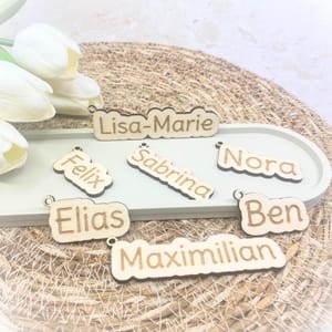 Personalisierte Holz Namensschilder Geschenkanhänger - Individueller Gravur Name Geschenk - Handgemachte Holzanhänger - Schule Geschenkidee