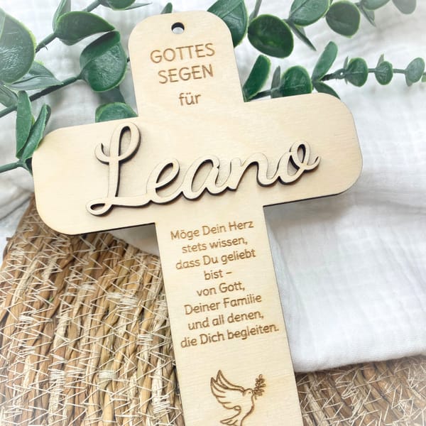 Taufkreuz personalisiert für Jungen und Mädchen aus Holz - mit Name und Spruch – Taufe, Kommunion, Konfirmation, Firmung