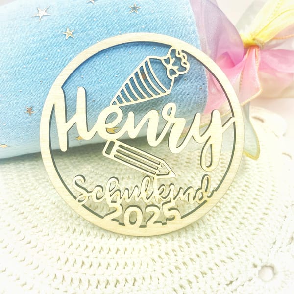 Einschulung Geschenk personalisierter Holzanhänger Schulkind 2025 mit Name & Schultüte – Türschild Deko Kinderzimmer Wanddekoration