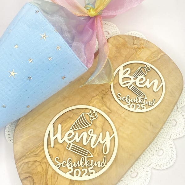 Einschulung Geschenk personalisierter Holzanhänger Schulkind 2025 mit Name & Schultüte – Türschild Deko Kinderzimmer Wanddekoration