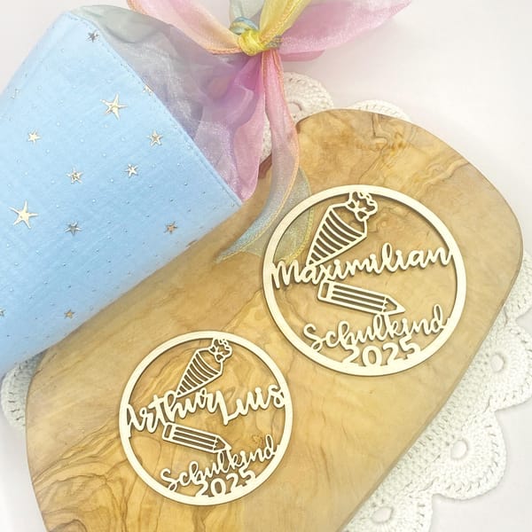 Einschulung Geschenk personalisierter Holzanhänger Schulkind 2025 mit Name & Schultüte – Türschild Deko Kinderzimmer Wanddekoration