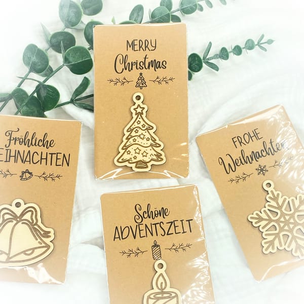 Weihnachtliche Kärtchen mit Holzanhänger - Frohe Weihnachten - Fröhliche Weihnachten - Schöne Adventszeit - Merry Christmas - Wichtelgeschenk
