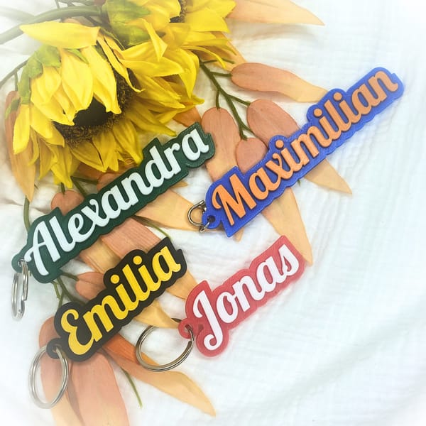 Schlüsselanhänger personalisierbar 3D gedruckt - Namensschilder in Wunschfarbe - Geschenke für Kinder, Frauen & Männer - Inkl. Schlüsselring - Handmade