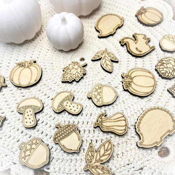 Streudeko Herbst aus Holz – 10 Motive – Igel, Kürbis, Eichhörnchen, Pilz, Eichel – Herbstdeko natur Lasergravur Tischdeko & Bastelmaterial