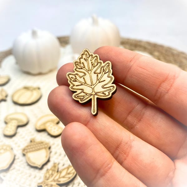 Streudeko Herbst aus Holz – 10 Motive – Igel, Kürbis, Eichhörnchen, Pilz, Eichel – Herbstdeko natur Lasergravur Tischdeko & Bastelmaterial