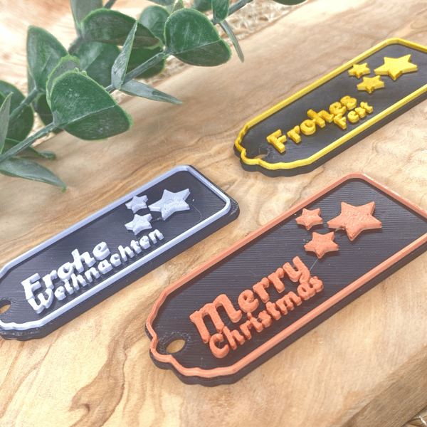 Weihnachtliche Geschenkanhänger – Frohe Weihnachten, Frohes Fest oder Merry Christmas | 3D gedruckte Anhänger mit Symbolen Sterne, Rentier, Tannenbäume