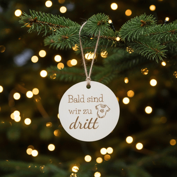 Schwangerschaftsverkündung Anhänger Bald sind wir zu dritt Holzschild Baby Ankündigung Geschenk für werdende Eltern Großeltern zu viert