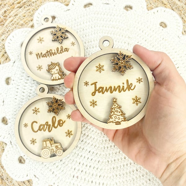 Personalisierter Weihnachtsanhänger mit Namen – Christbaumschmuck Holz, Geschenkanhänger Weihnachten, personalisierte Deko Kinder und Familie