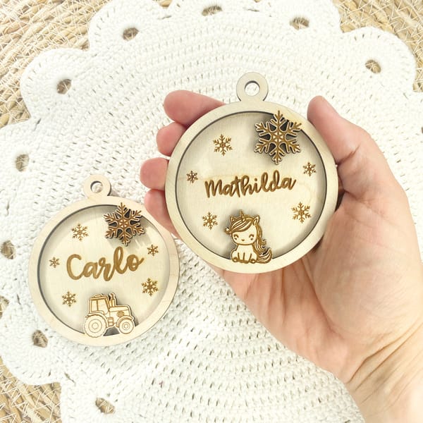 Personalisierter Weihnachtsanhänger mit Namen – Christbaumschmuck Holz, Geschenkanhänger Weihnachten, personalisierte Deko Kinder und Familie