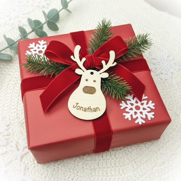 Rentier Geschenkanhänger Holz personalisiert – Namensanhänger Weihnachten – Geschenkidee & Deko aus Holz