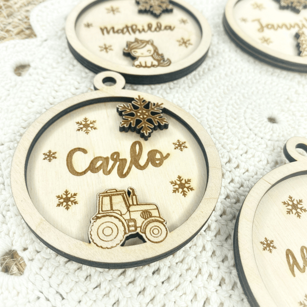 Personalisierter Weihnachtsanhänger mit Namen – Christbaumschmuck Holz, Geschenkanhänger Weihnachten, personalisierte Deko Kinder und Familie