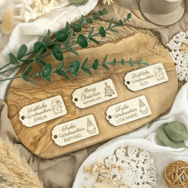 Geschenkanhänger Weihnachten Holz – Geschenk Anhänger Weihnachten mit Name – Weihnachtsanhänger Frohe Weihnachten / Merry Christmas – Gravur Deko