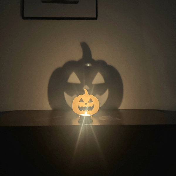 Halloween Teelichthalter Holz – Schattenfiguren Hexe, Kürbis & Zombie Hand – Halloween Deko mit gruseligem Schattenwurf