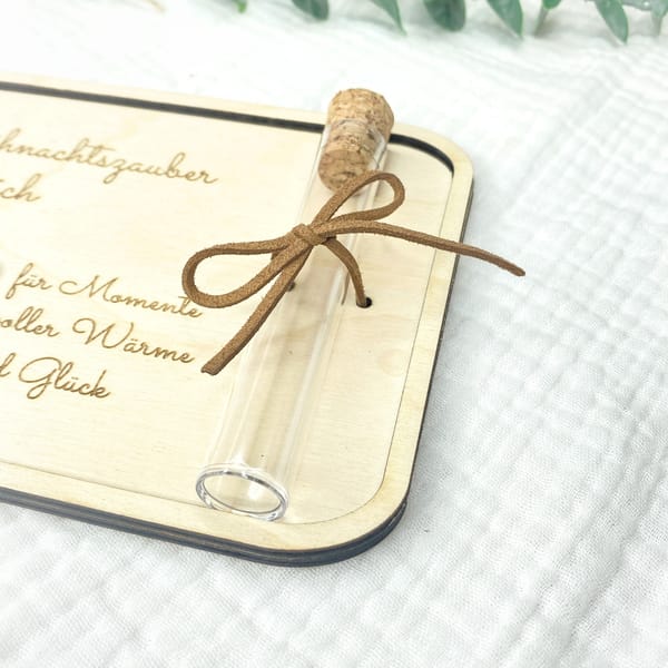 Geldgeschenk Weihnachten Holz mit Reagenzglas – personalisiertes Weihnachtsgeschenk Gravur