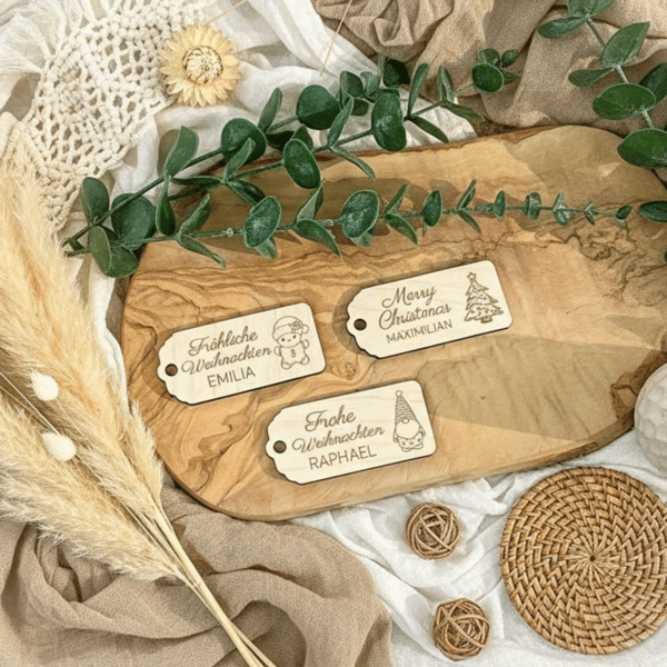 Geschenkanhänger Weihnachten Holz – Geschenk Anhänger Weihnachten mit Name – Weihnachtsanhänger Frohe Weihnachten / Merry Christmas – Gravur Deko