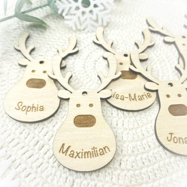 Rentier Geschenkanhänger Holz personalisiert – Namensanhänger Weihnachten – Geschenkidee & Deko aus Holz