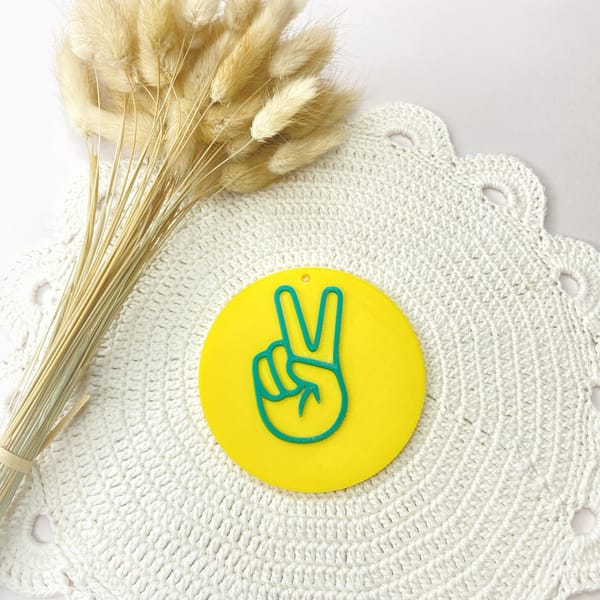 Rucksackanhänger Kinder – Bunte 3D Motive zur Einschulung – Einhorn, Rakete, Smiley, 1. Klasse – Geschenk Schulstart viele Farbkombinationen