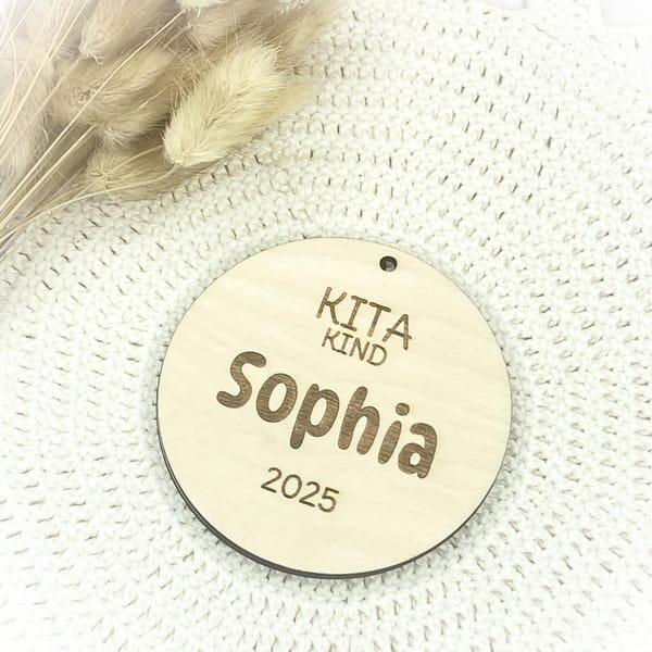 Kindergarten Anhänger Kindergartenkind Holz 2025 – Personalisiert mit Name – Geschenk Krippenkind Kitakind Einschulung Deko Erinnerung Kita