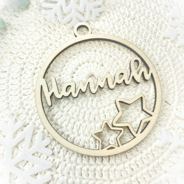 Weihnachtsbaum Anhänger personalisiert – Christbaumkugel Holz Namensanhänger Weihnachten – Geschenk mit Name – Rentier Sterne Engel Tannen
