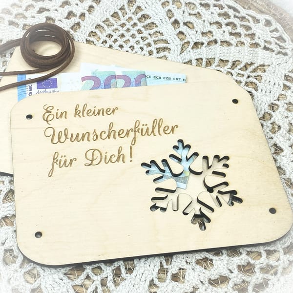 Geldgeschenk Weihnachten Wunscherfüller – Holzkarte mit Gravur Schneeflocke – personalisierte Geschenkidee – Geldverpackung Weihnachten Holz