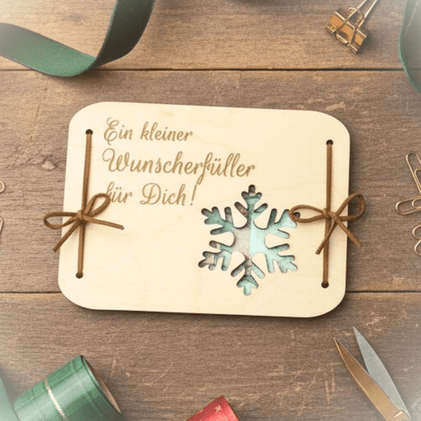 Geldgeschenk Weihnachten Wunscherfüller – Holzkarte mit Gravur Schneeflocke – personalisierte Geschenkidee – Geldverpackung Weihnachten Holz