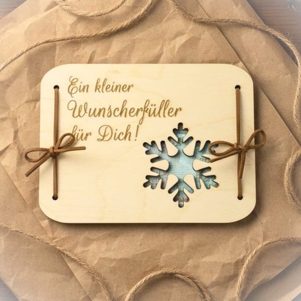 Geldgeschenk Weihnachten Wunscherfüller – Holzkarte mit Gravur Schneeflocke – personalisierte Geschenkidee – Geldverpackung Weihnachten Holz