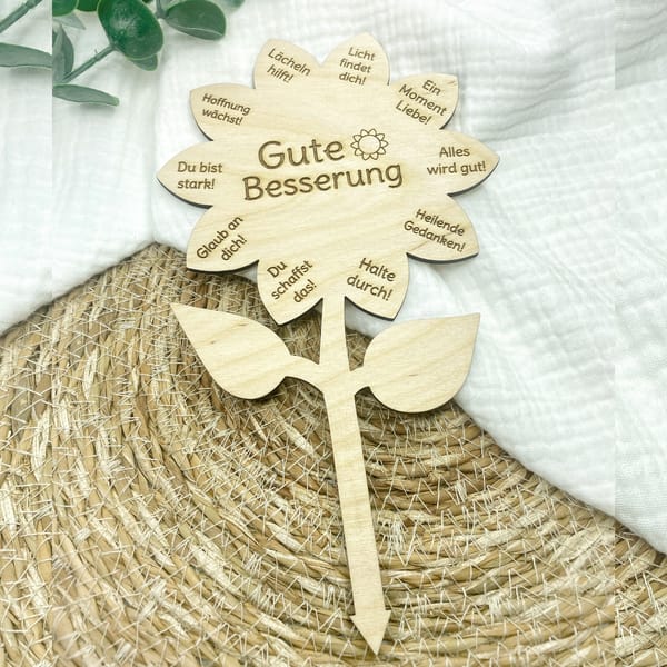 Blumenstecker Gute Besserung aus Holz – personalisierbar – Genesungsgeschenk Pflanze – Aufmunterung Geschenk – Holzstecker Genesungsgruß
