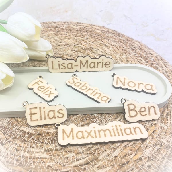 Personalisierte Holz Namensschilder Geschenkanhänger - Individueller Gravur Name Geschenk - Handgemachte Holzanhänger - Schule Geschenkidee