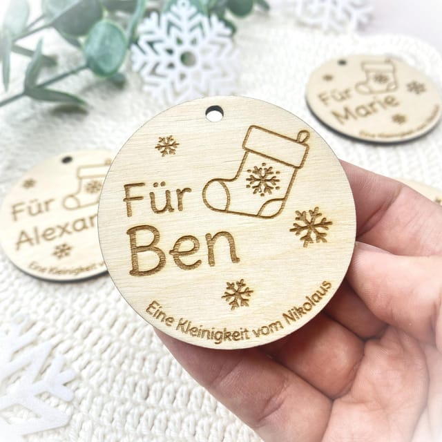 Nikolaus Geschenkanhänger personalisiert – Holzanhänger mit Name – Weihnachtsgeschenk Kinder – Geschenkidee Nikolaustag