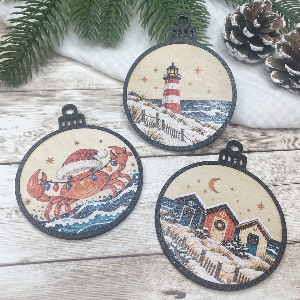 Originalfoto: vollständiges maritimes Dreierset auf Holz, heller quadratischer Fotoausschnitt