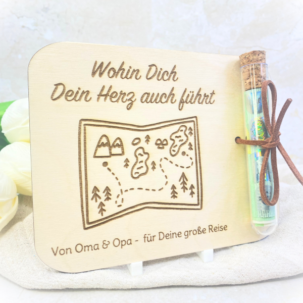 Geldgeschenk Reise aus Holz – personalisierte Karte mit Gravur & Reagenzglas zur Weltreise, Schulabschluss oder Studienbeginn