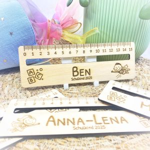 Einschulung Schulkind 2025 Personalisiertes Lineal / Lesehilfe mit Namen & Lesestreifen – Geschenk Erstklässler Holz – Junge Mädchen Gravur