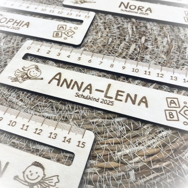Einschulung Schulkind 2025 Personalisiertes Lineal / Lesehilfe mit Namen & Lesestreifen – Geschenk Erstklässler Holz – Junge Mädchen Gravur