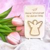 Schutzengel Holz Geschenk personalisiert – kleines Mitbringsel Mutmacher Glücksbringer – Geschenkidee Taufe Prüfung Abschied - Bild 1
